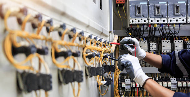 Professional Electrician technician working in Farley, IA